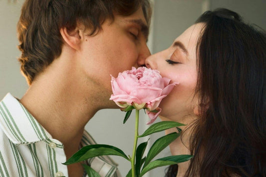 A gluten kiss—whether from your lover, your child, or grandma’s “sweet snack kiss” after lunch—can bring gluten right to your mouth